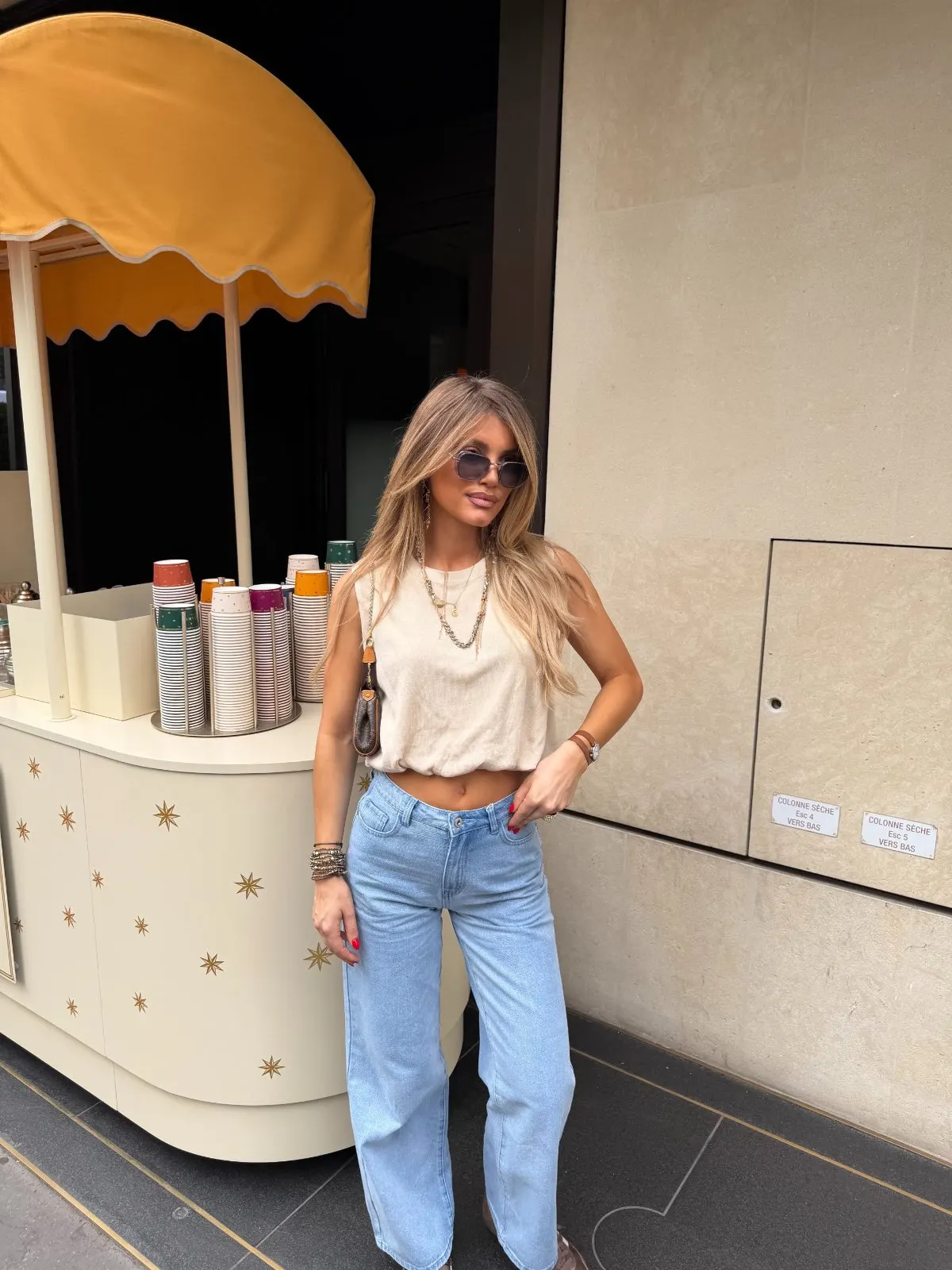 Top Cassandra — Beige — vue 3