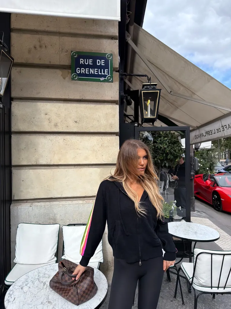 Pull Futur Capuche — Noir